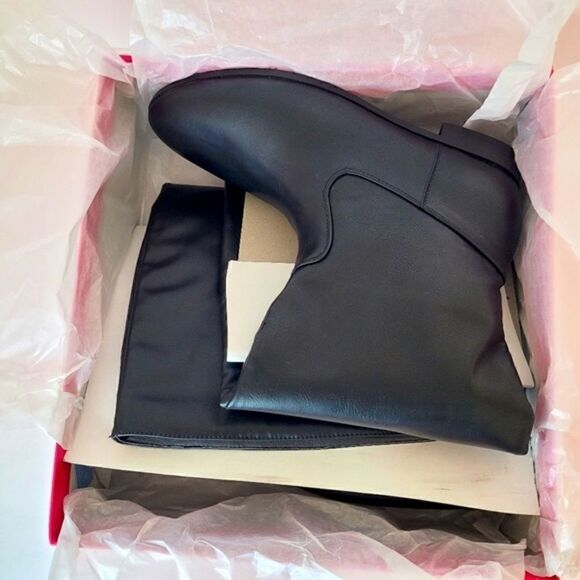 New! Faux Leather Tall Pointed Toe Knee High Black Riding Boots - Picture 8 of 13